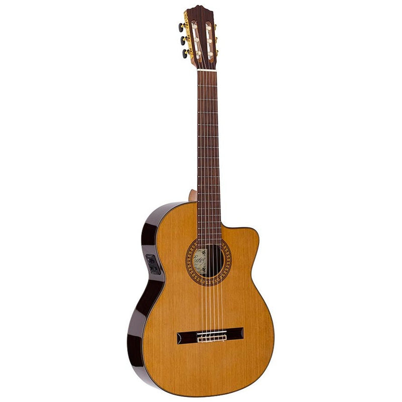 Salvador Cortez CC-60CE klassieke gitaar. massief ceder top. cutaway. Fishman Presys I elektronica. hoogglans