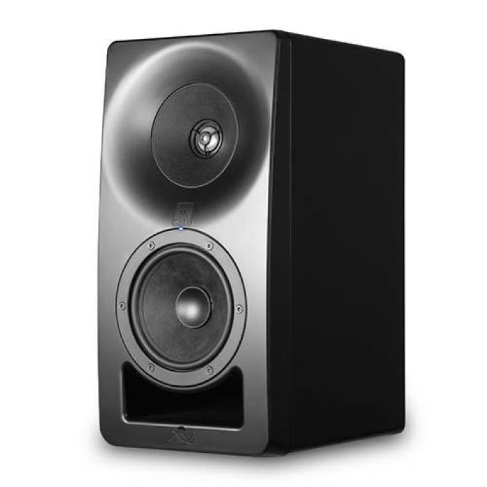 Kali Audio SM-5-EU premium studio-monitor De Kali Audio SM-5 is een hoogwaardige 3-weg actieve studiomonitor die ongeëvenaarde nauwkeurigheid, beeldvorming en detail biedt, ideaal voor kritische mix- en masteringtoepassingen.