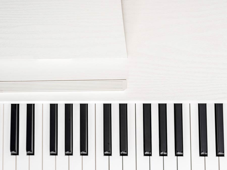 Medeli UP405E/WH digital upright piano